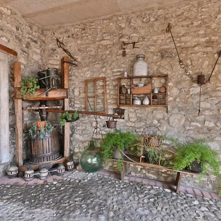 Rustico Kristi - Theater * Tignale